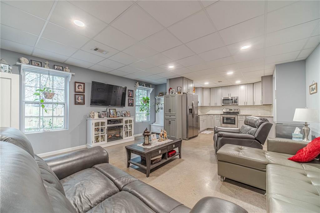 653 PRADA Court