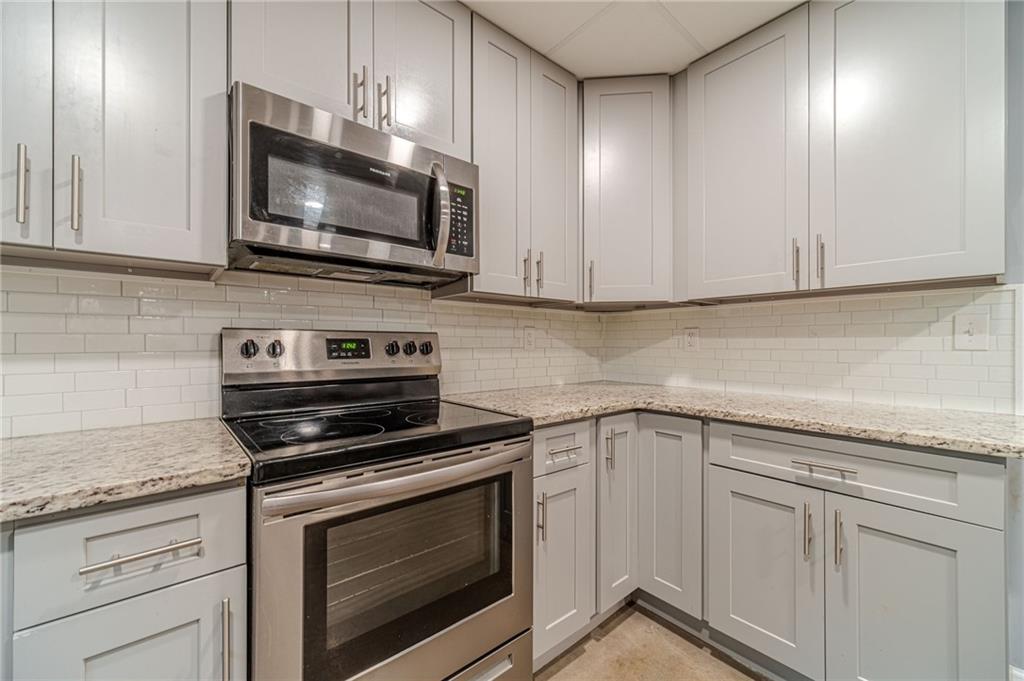 653 PRADA Court