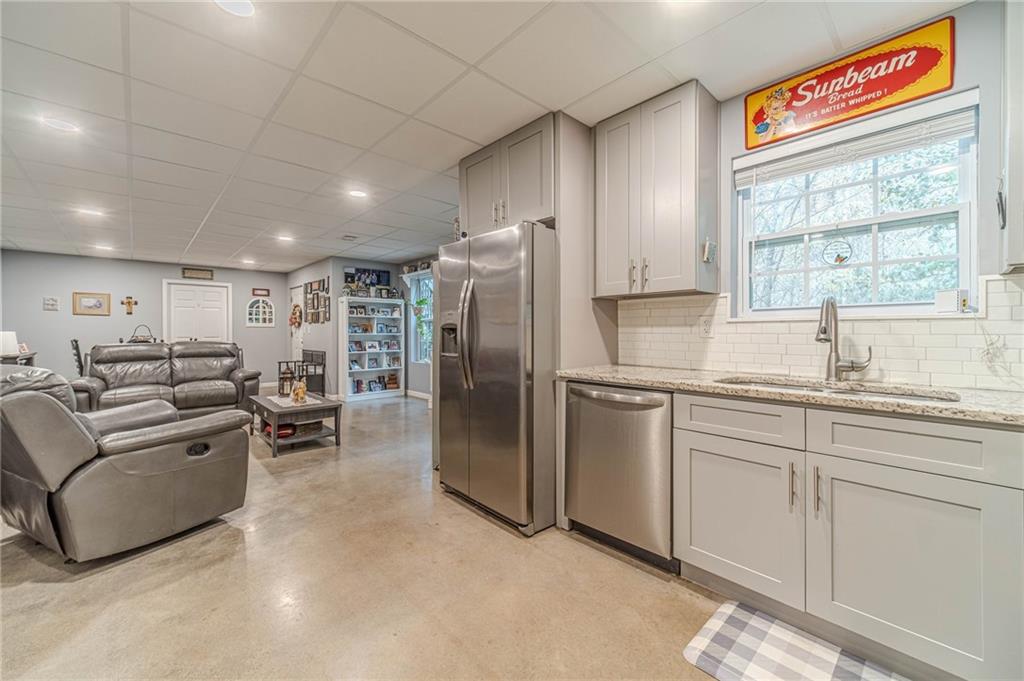 653 PRADA Court
