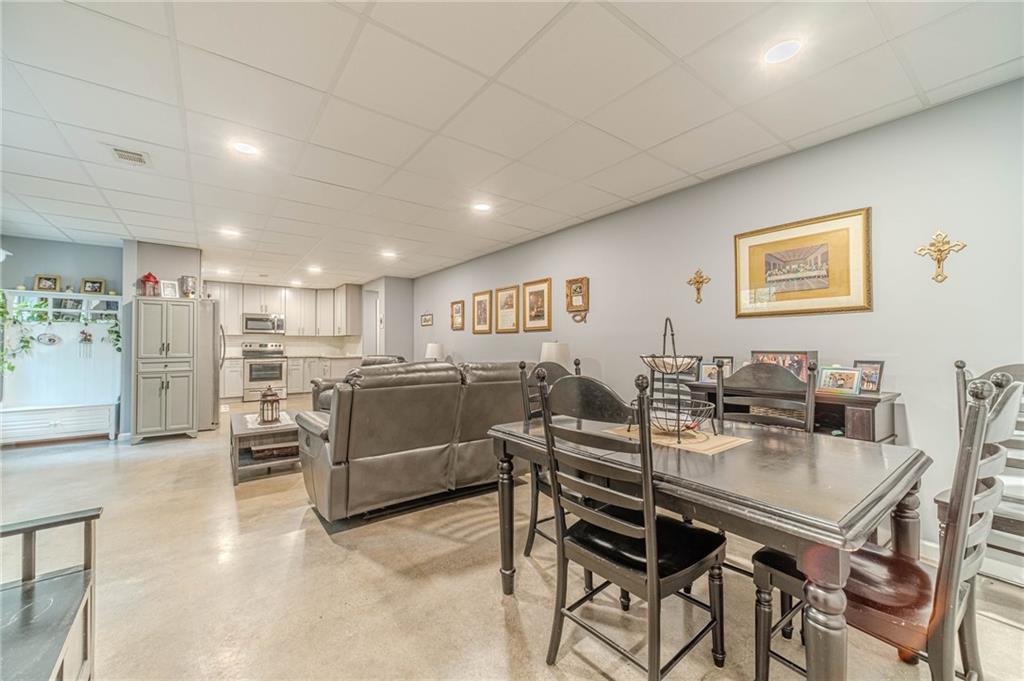 653 PRADA Court