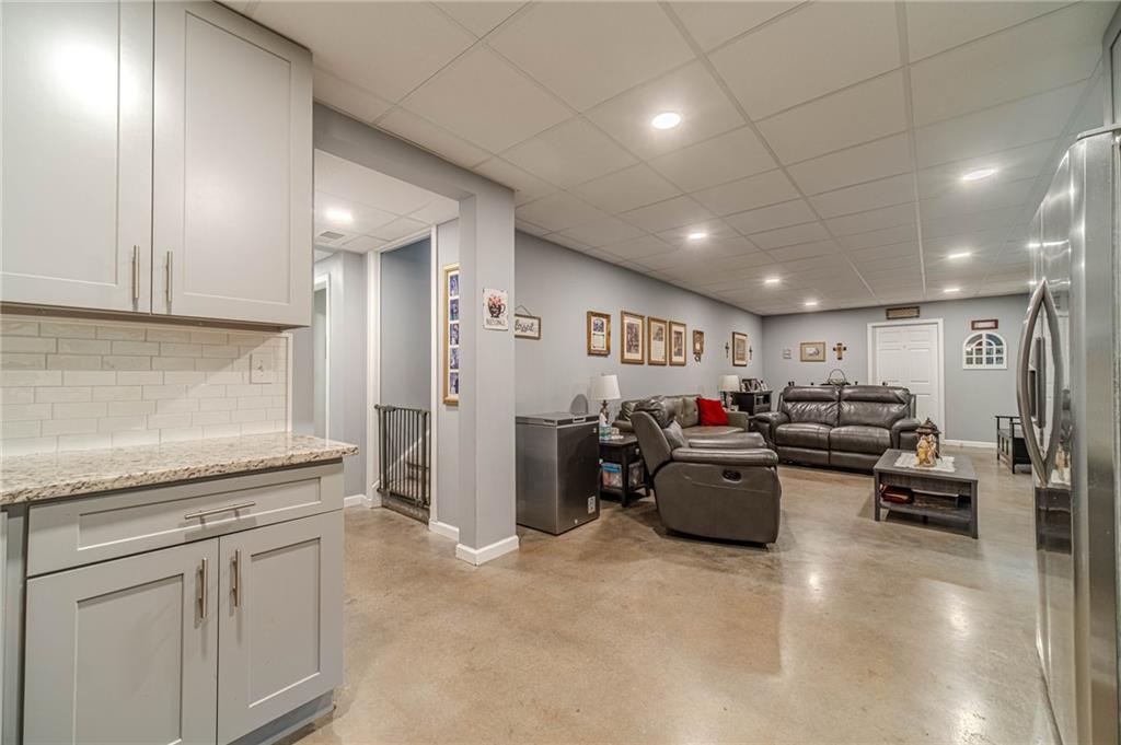 653 PRADA Court