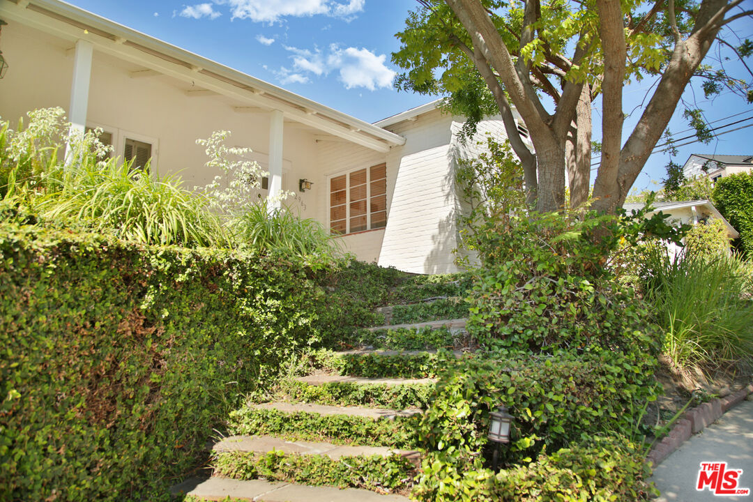 2963 Queensbury Dr