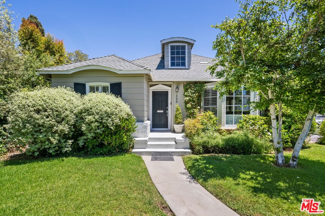 300 N Bowling Green Way