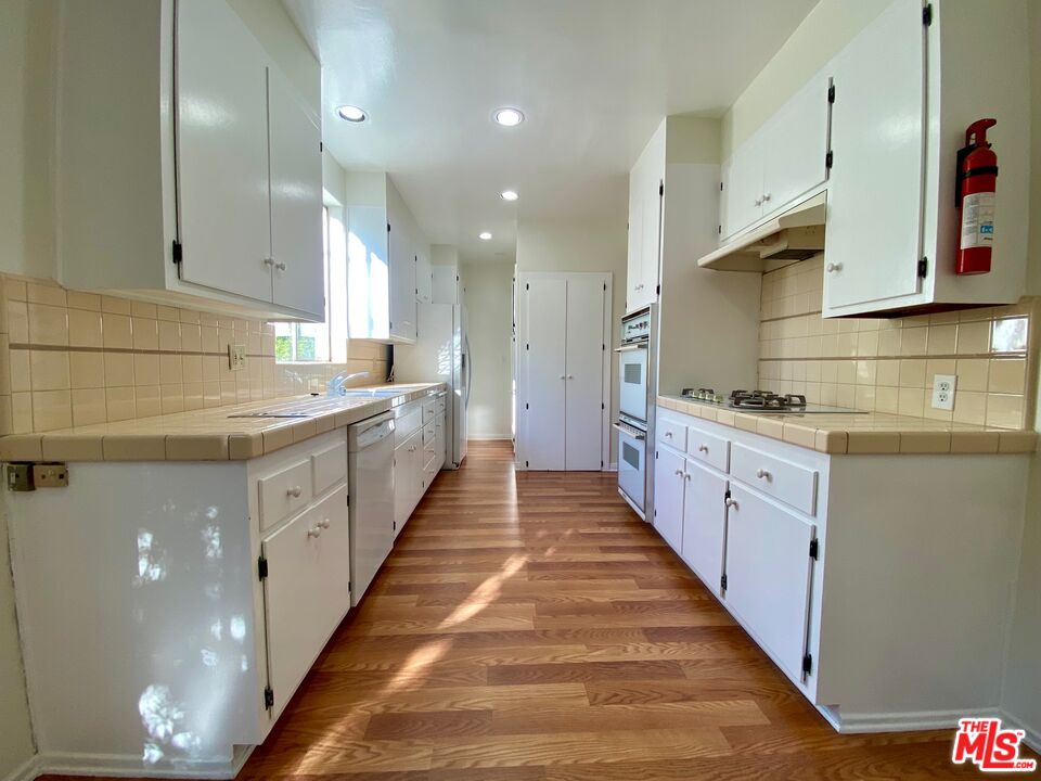2941 Motor Ave