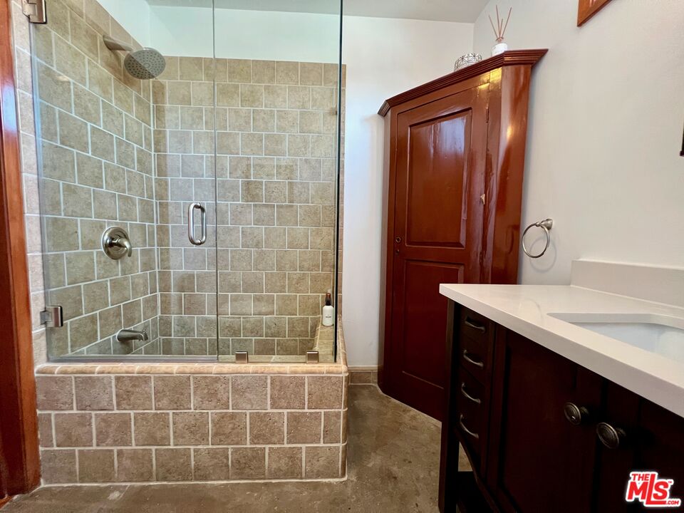 10327 Lorenzo Dr