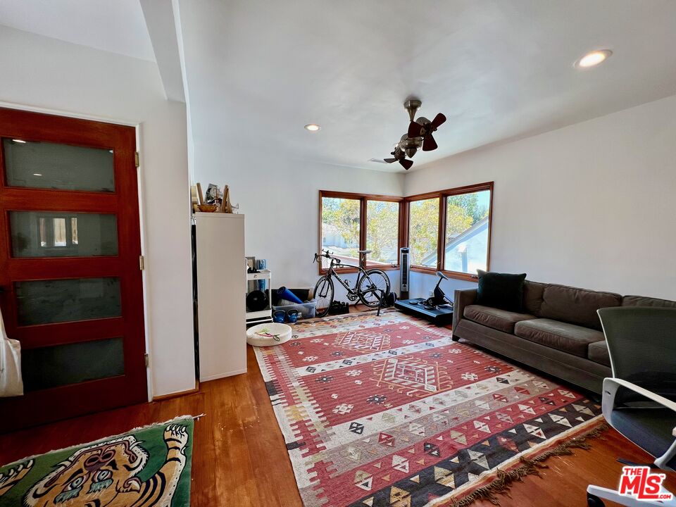 10327 Lorenzo Dr