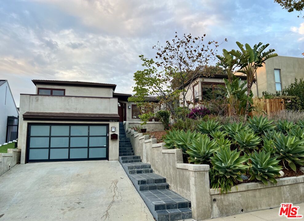 10327 Lorenzo Dr