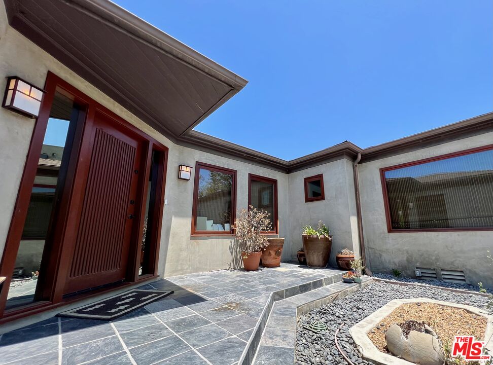 10327 Lorenzo Dr