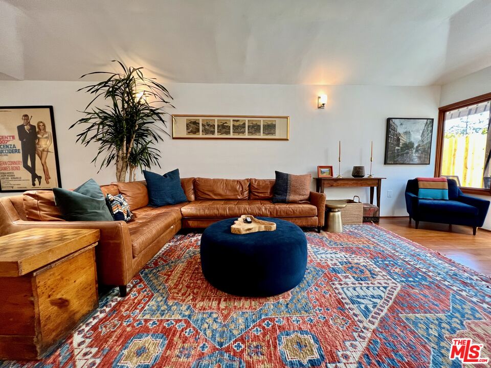 10327 Lorenzo Dr