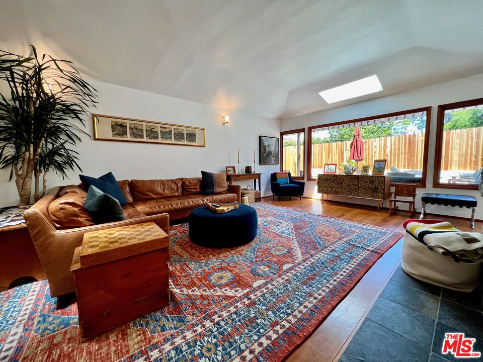 10327 Lorenzo Dr