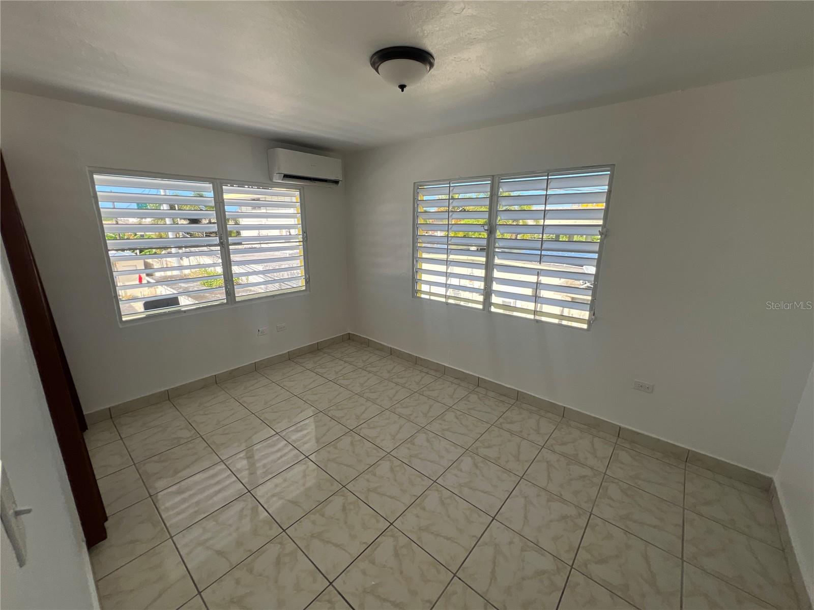 ACUARIO ST. LOS ANGELES ##54 APT. #1