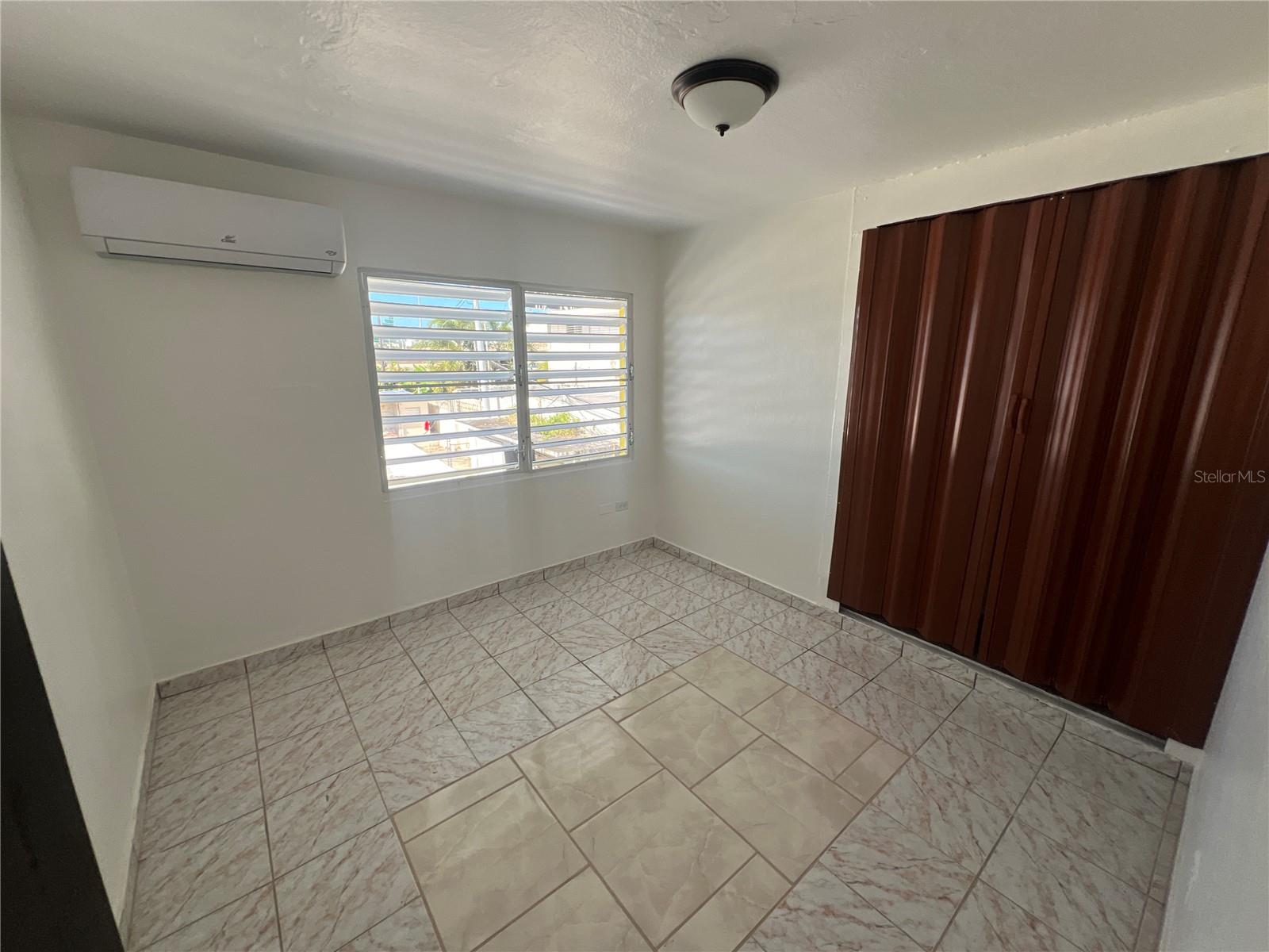 ACUARIO ST. LOS ANGELES ##54 APT. #1