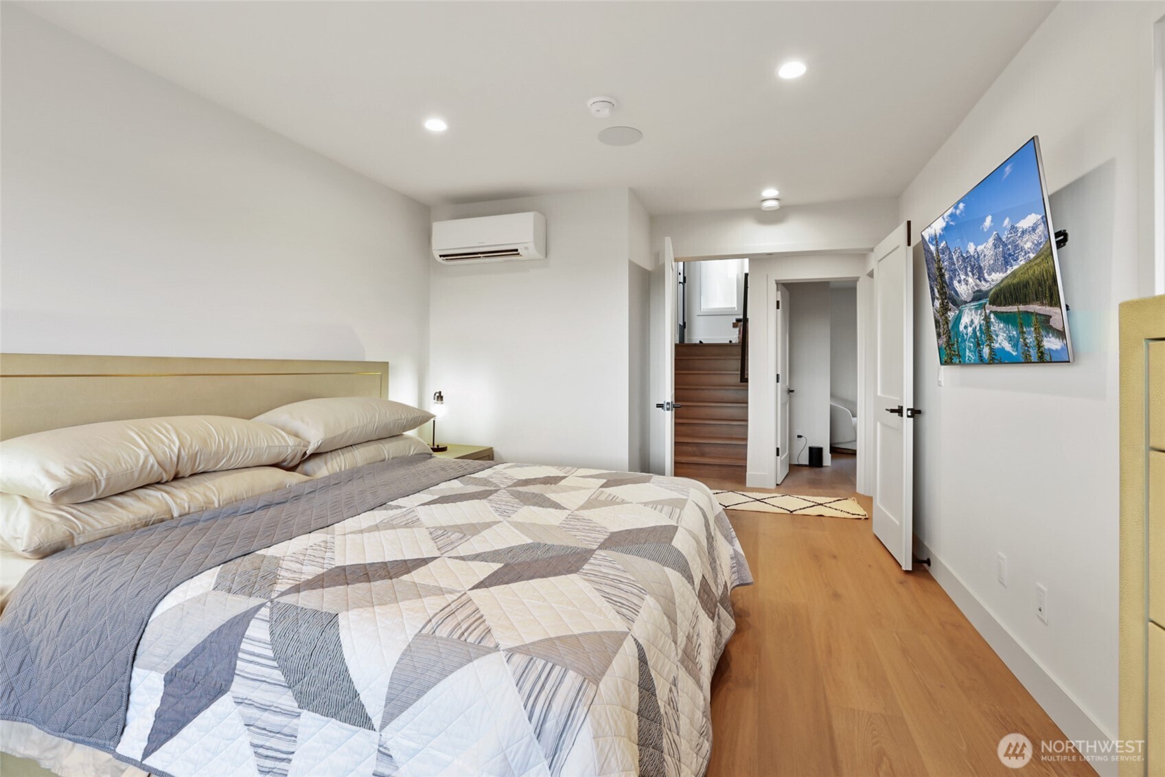 246 5th Avenue W