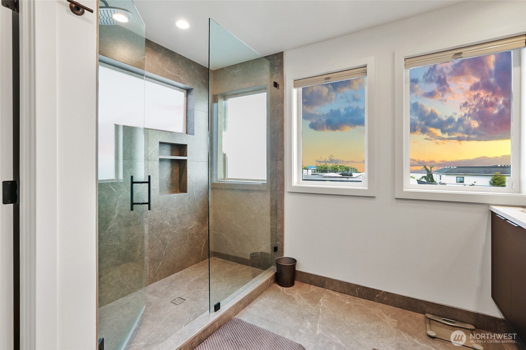246 5th Avenue W