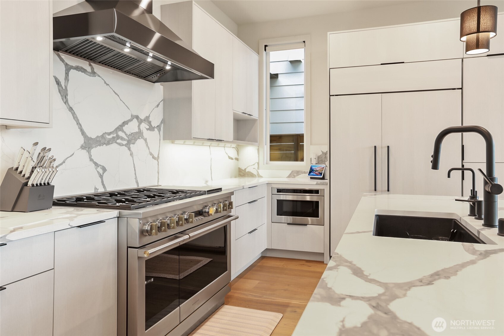246 5th Avenue W