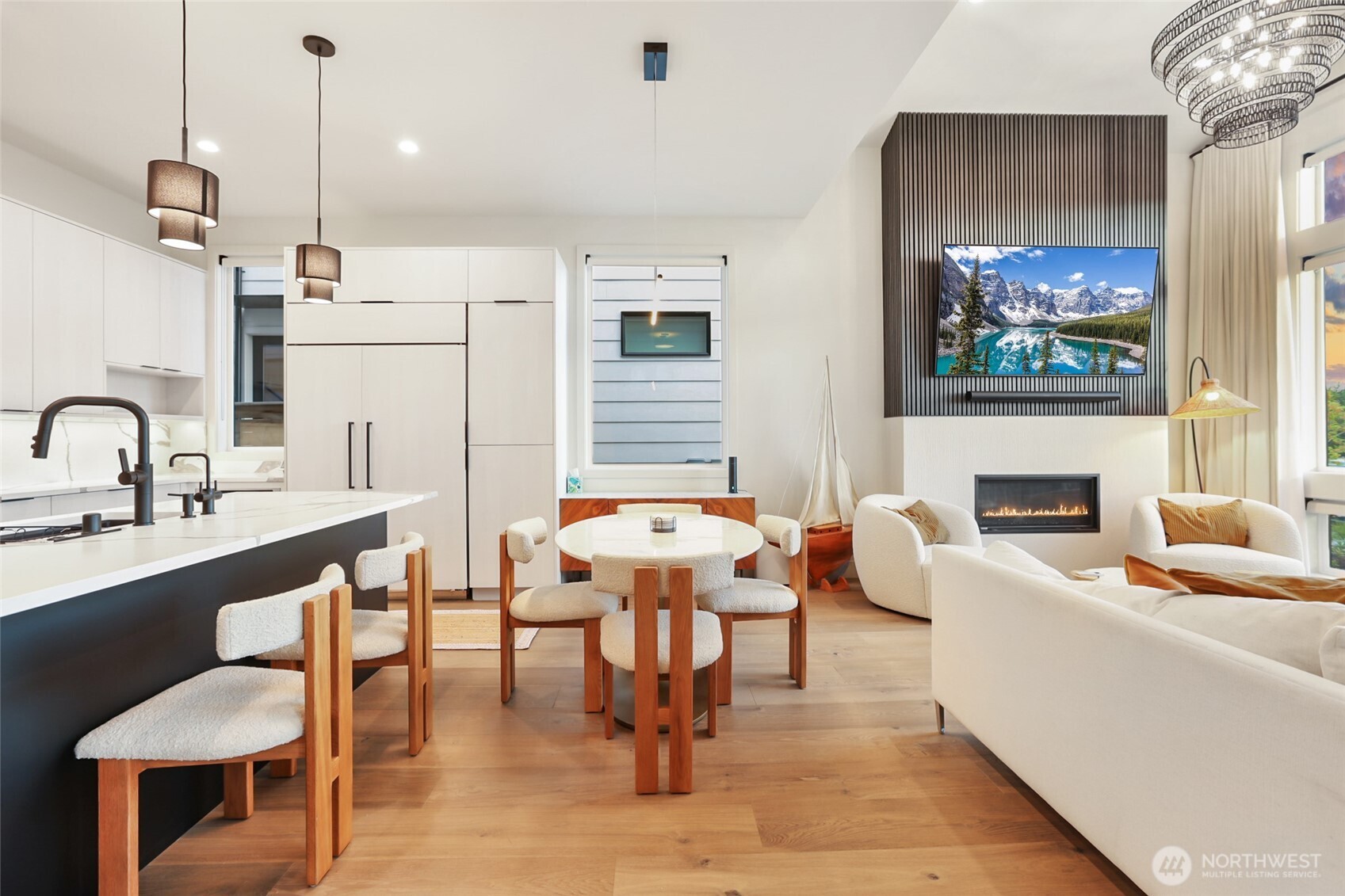 246 5th Avenue W