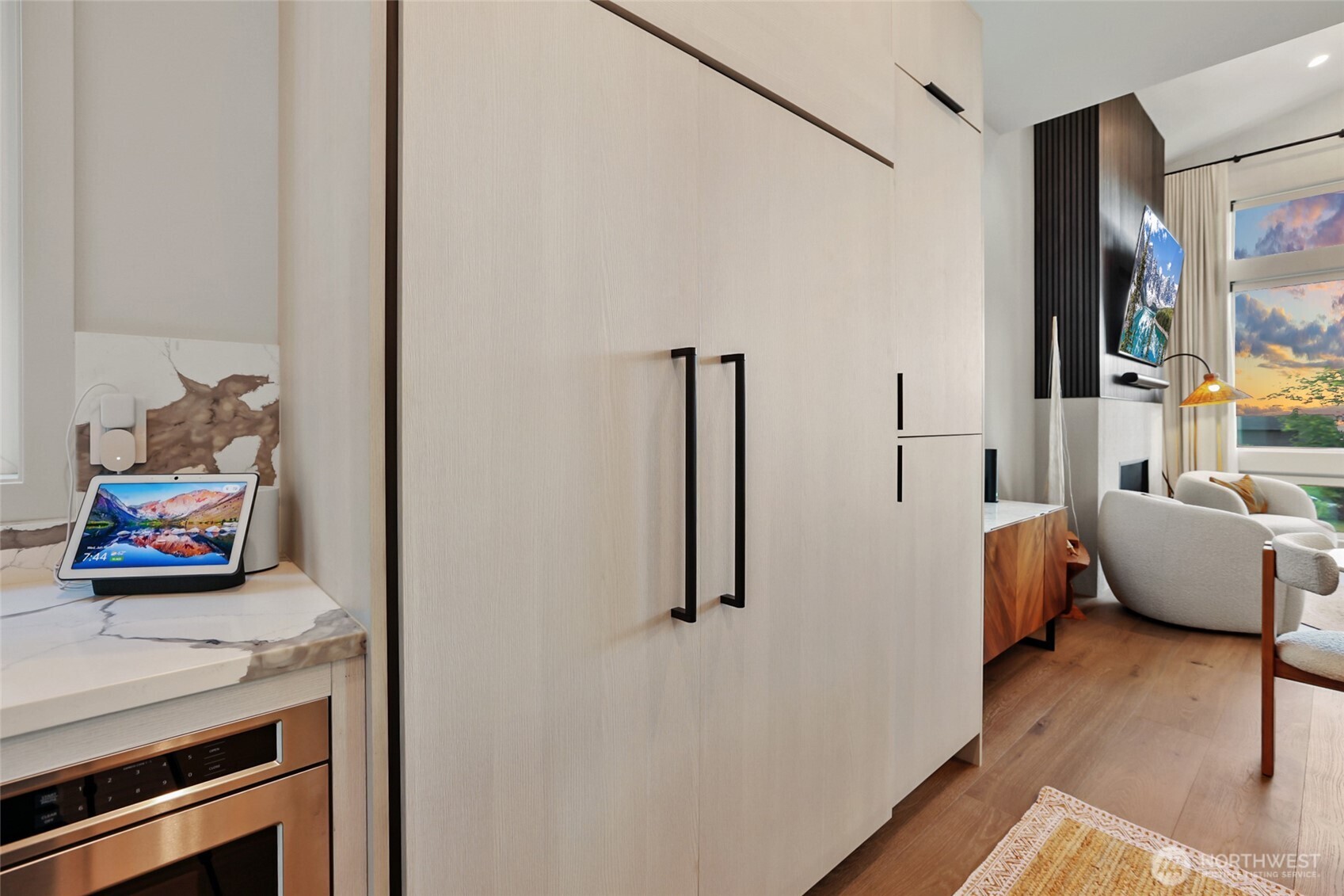 246 5th Avenue W