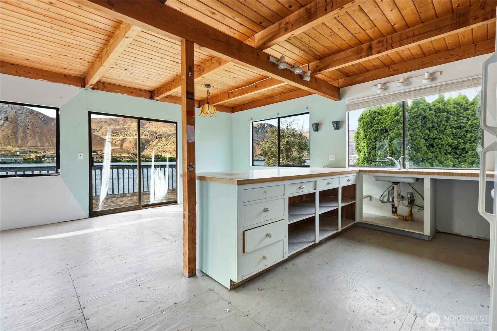 513 Riverview Drive