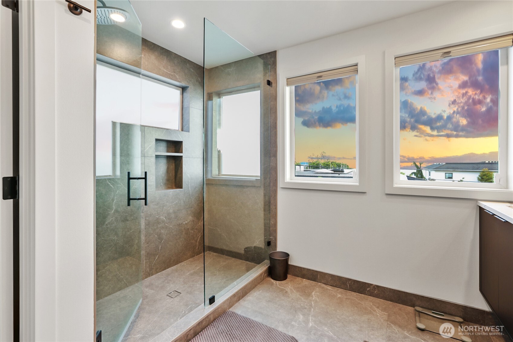 246 5th Avenue W