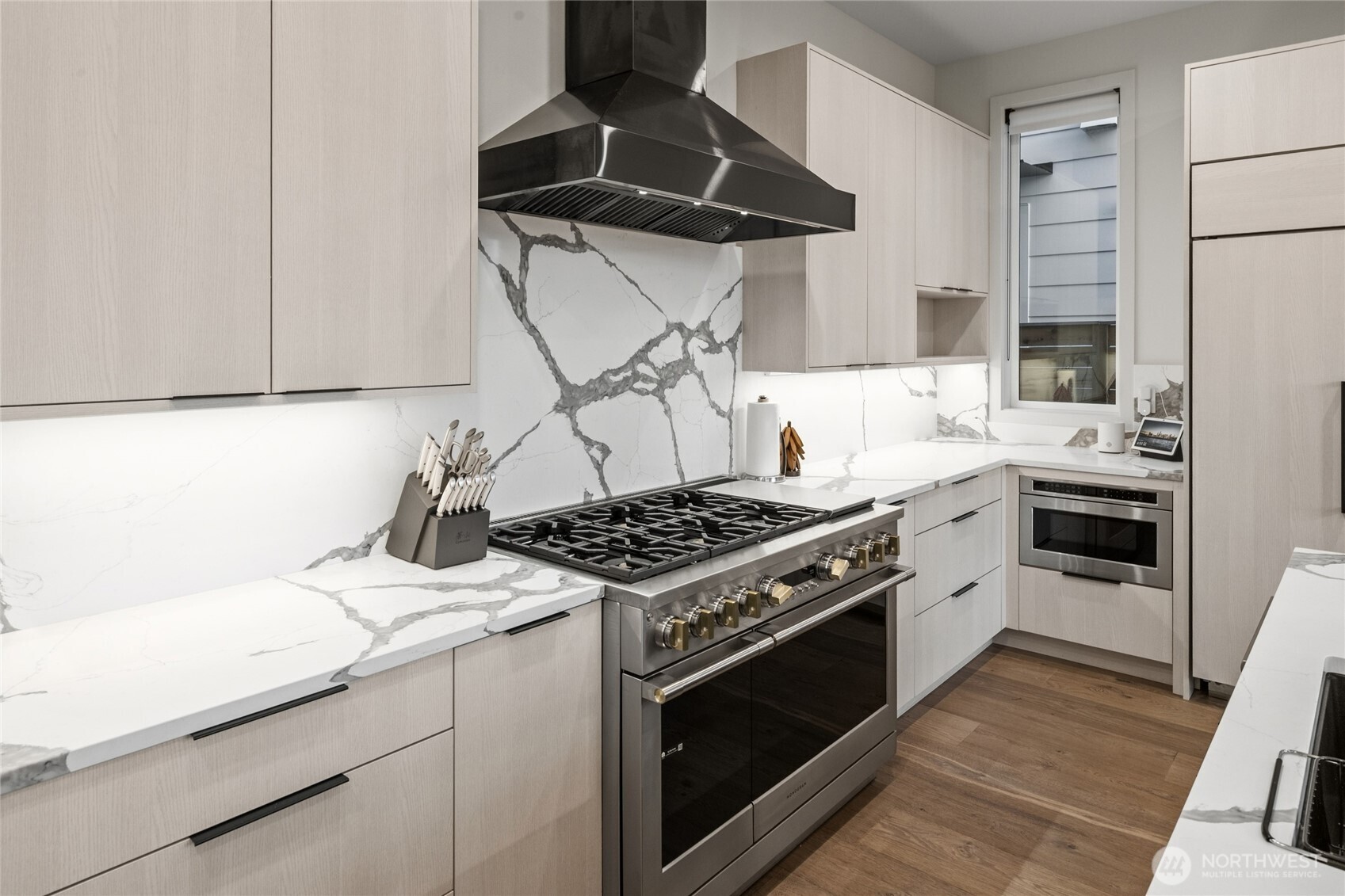 246 5th Avenue W