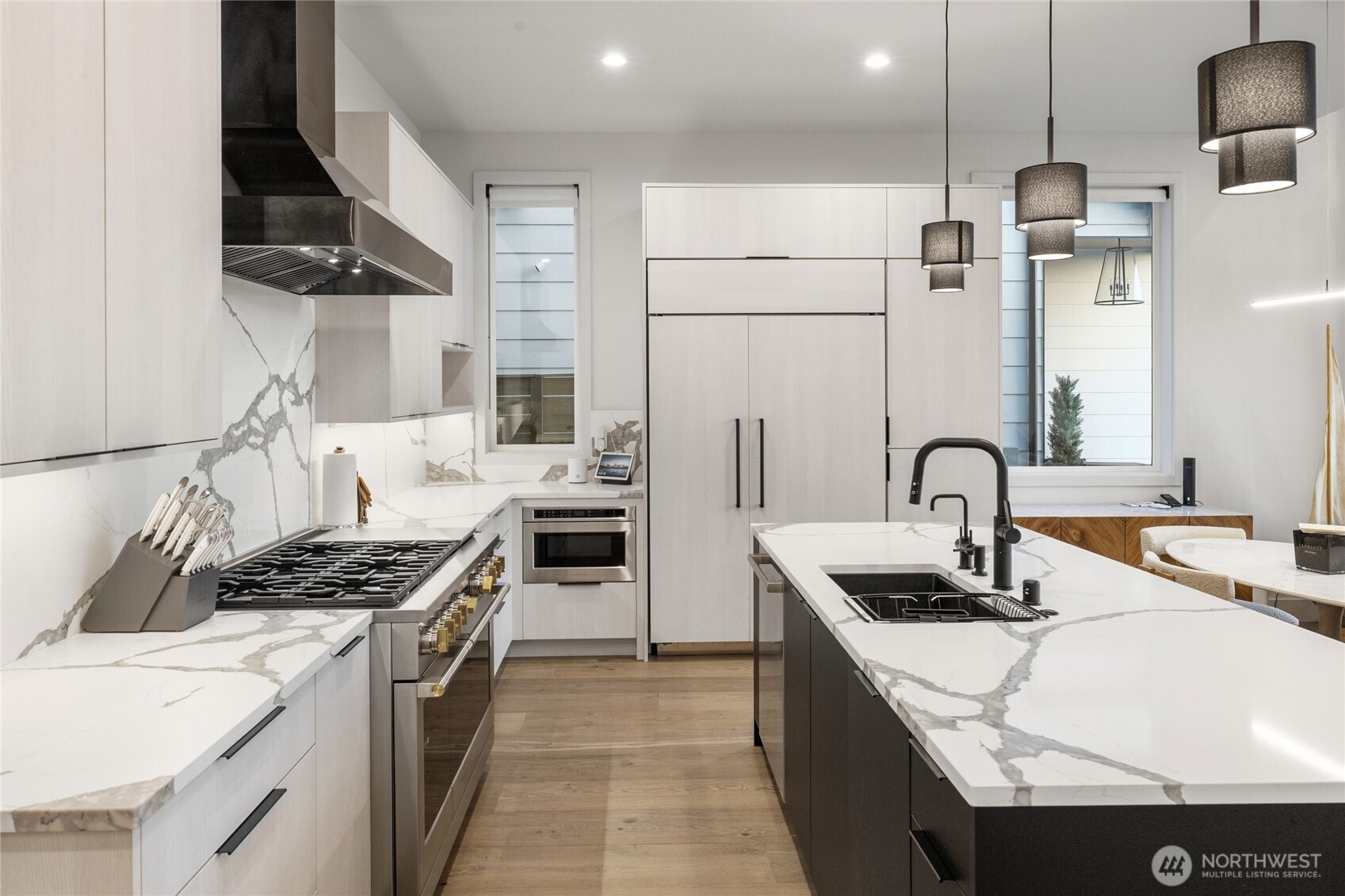 246 5th Avenue W