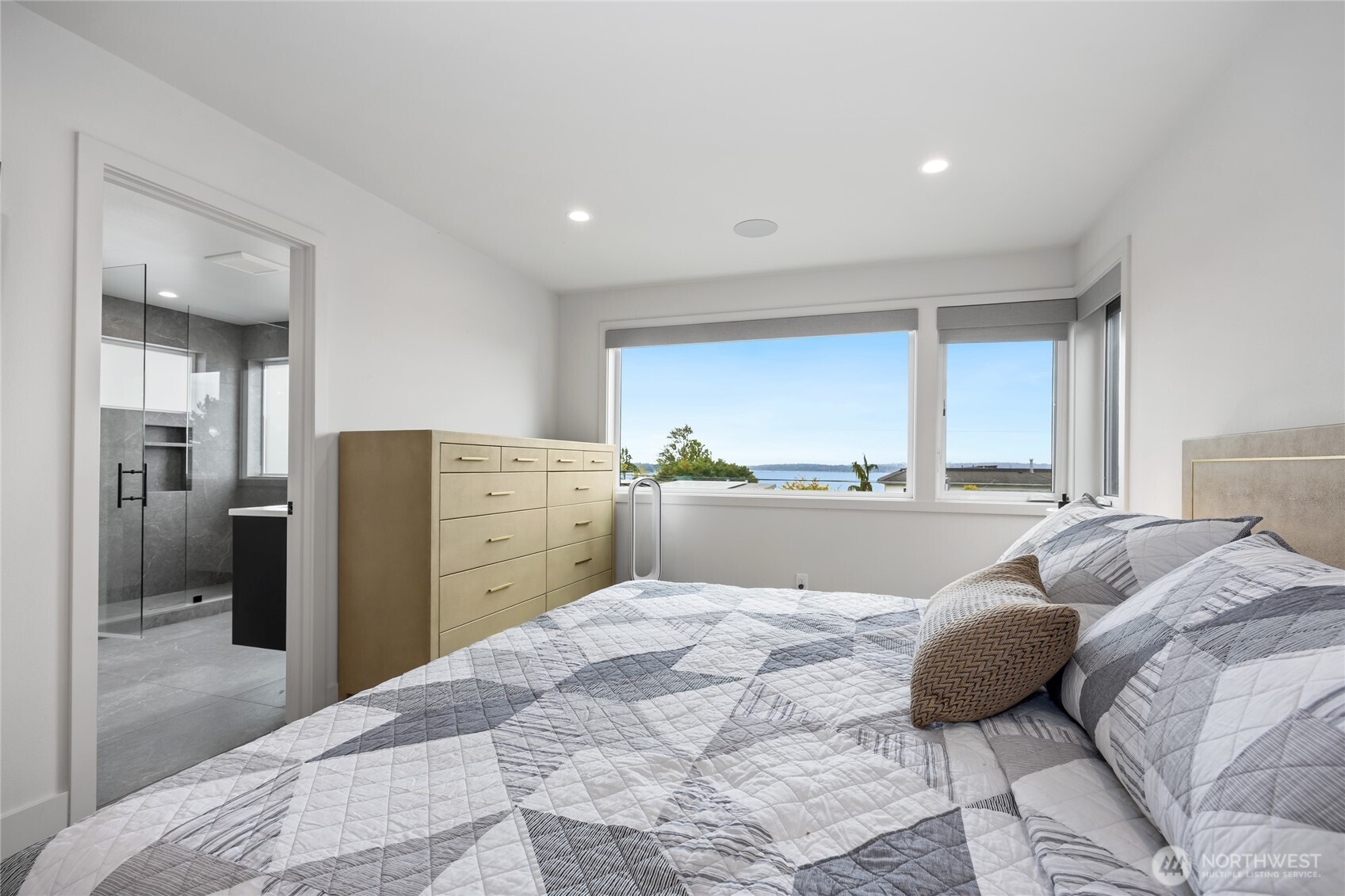 246 5th Avenue W