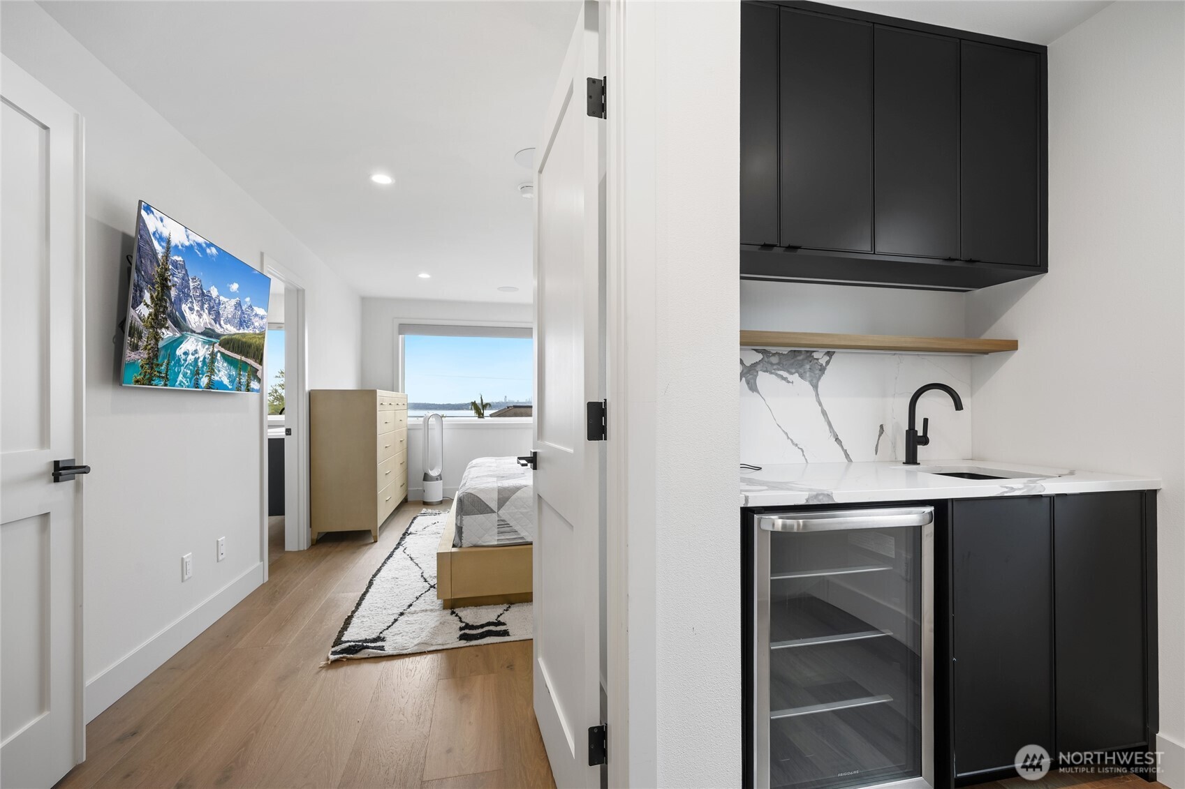 246 5th Avenue W