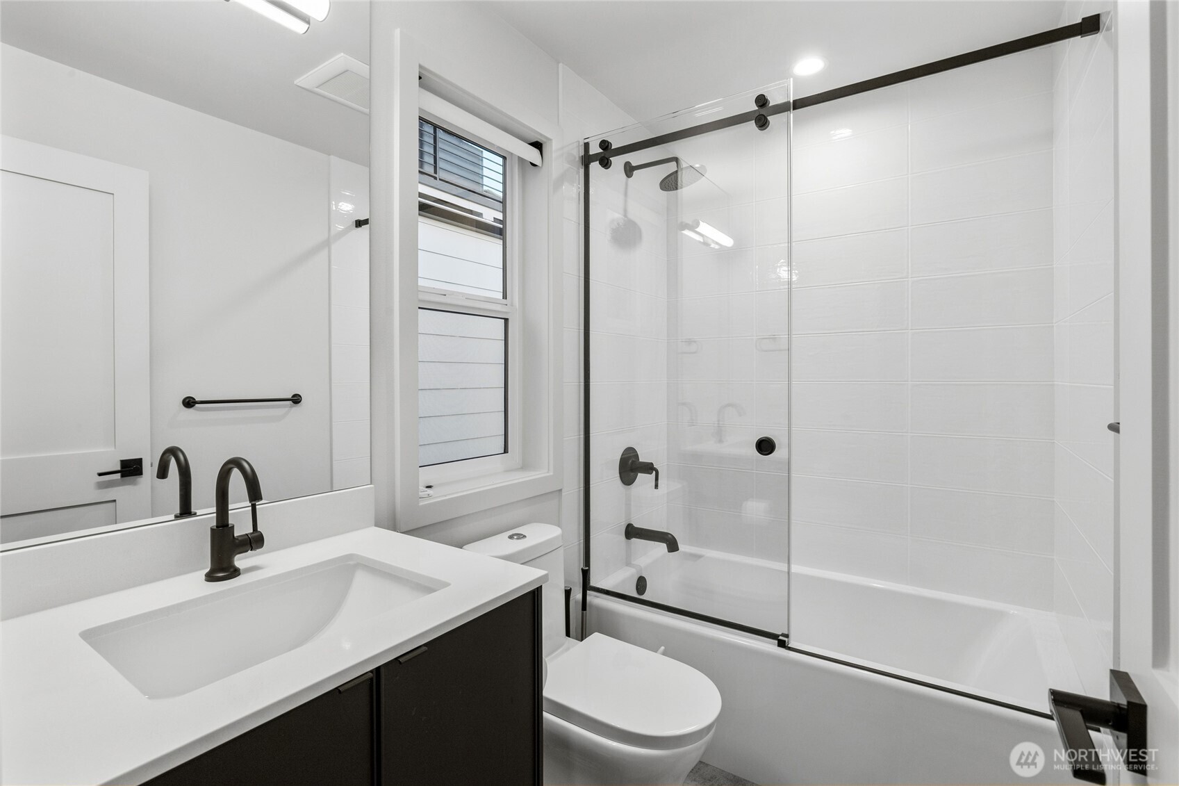 246 5th Avenue W