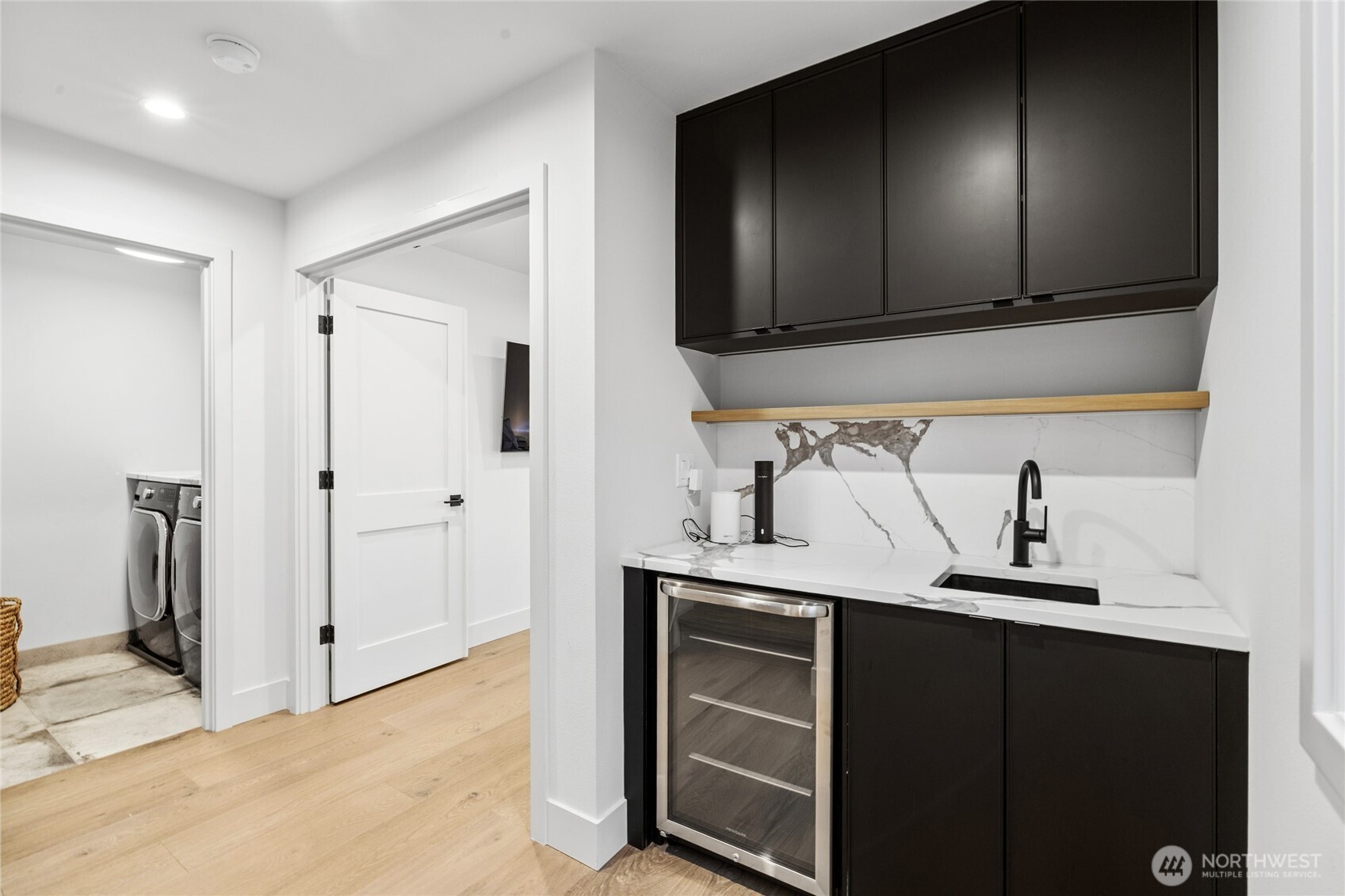 246 5th Avenue W