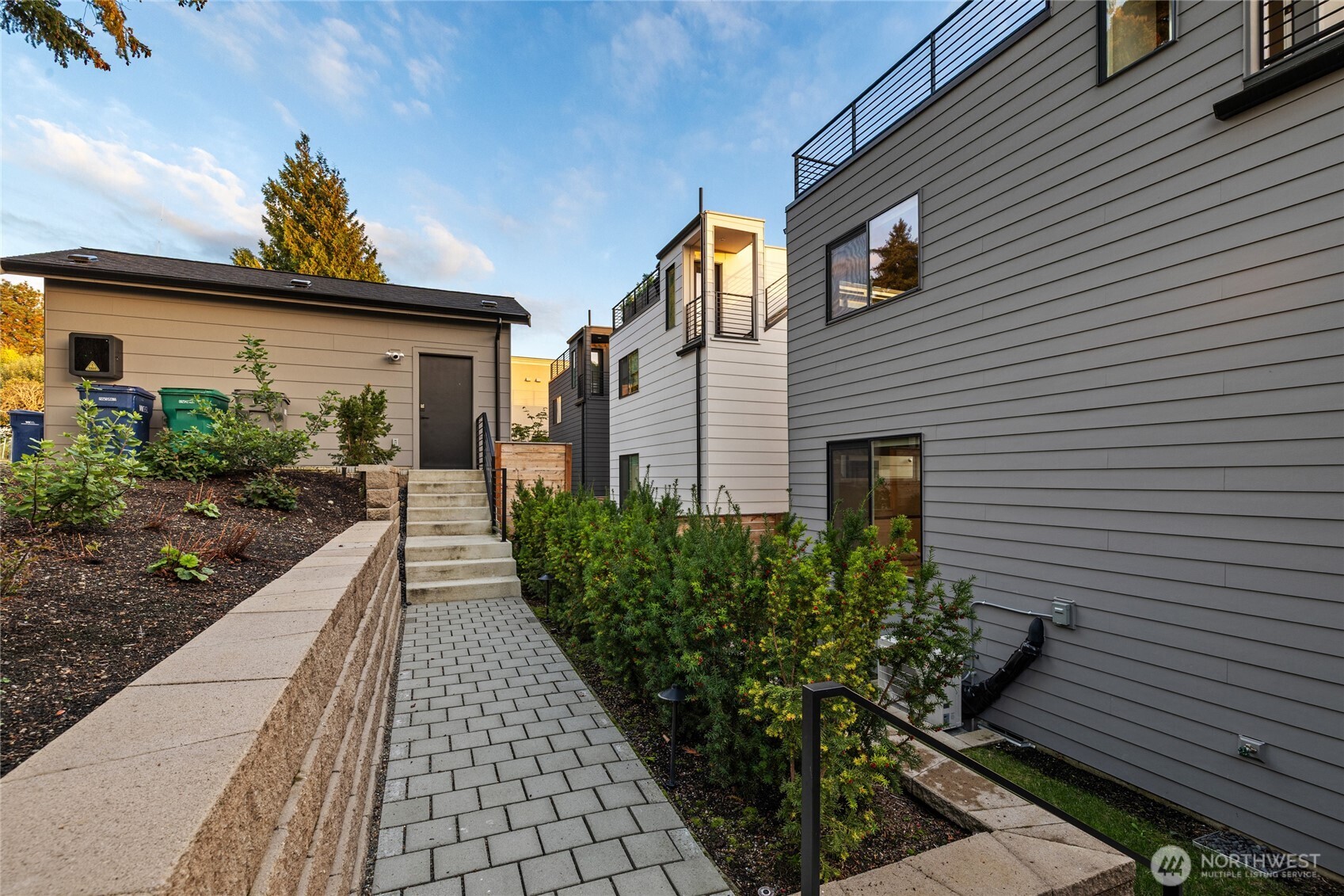 246 5th Avenue W