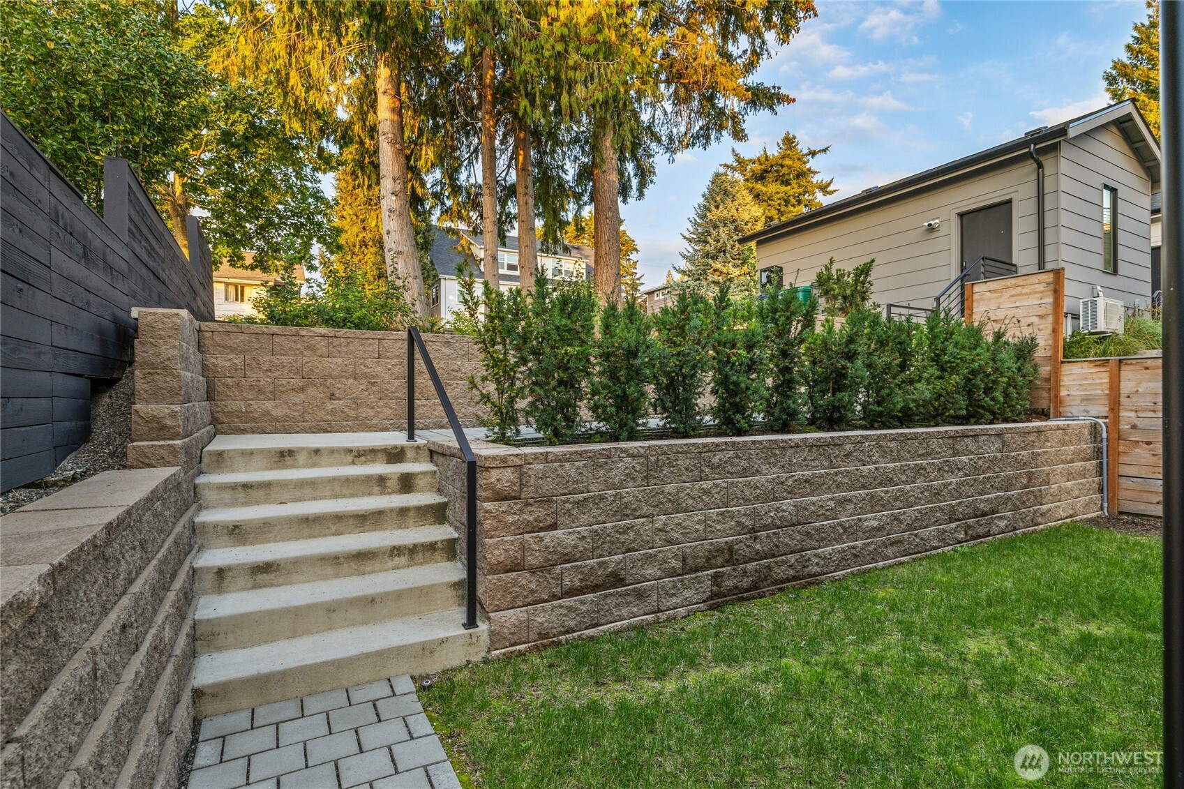 246 5th Avenue W