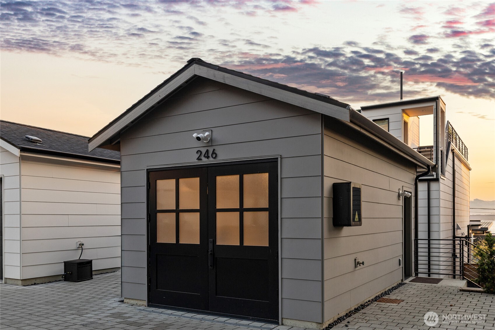 246 5th Avenue W