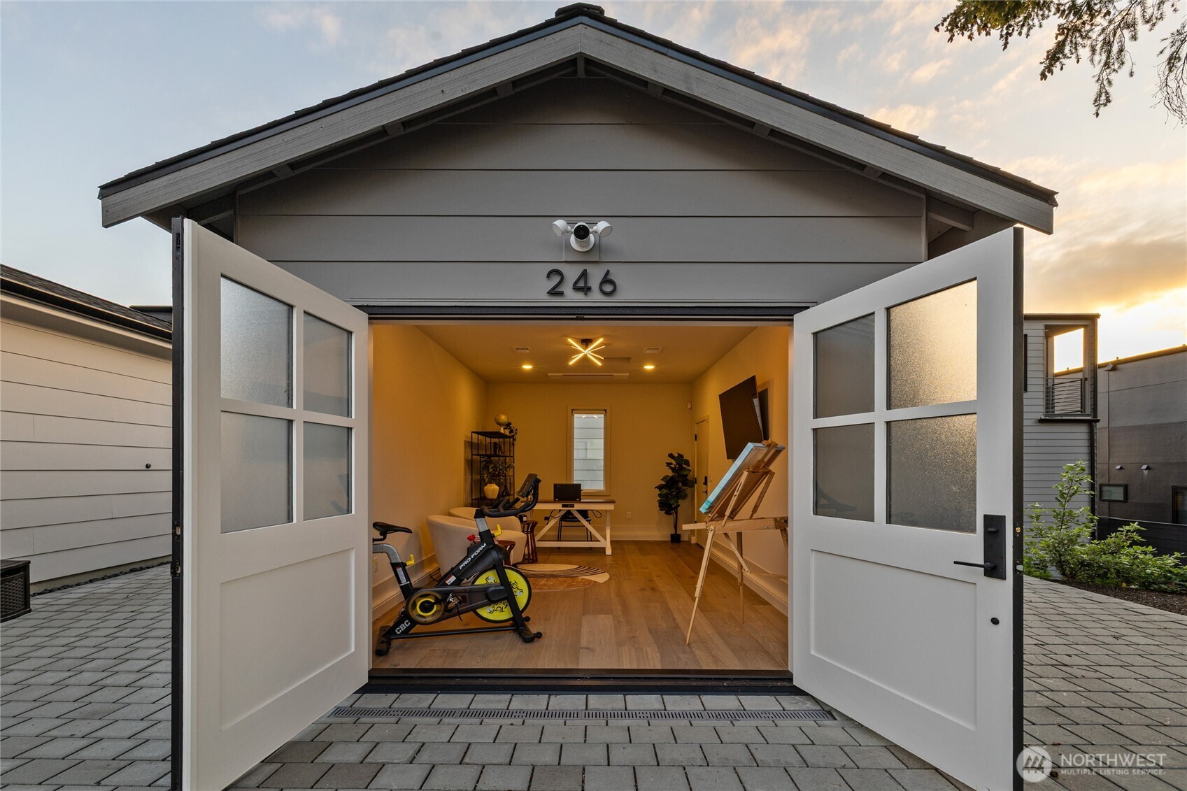 246 5th Avenue W