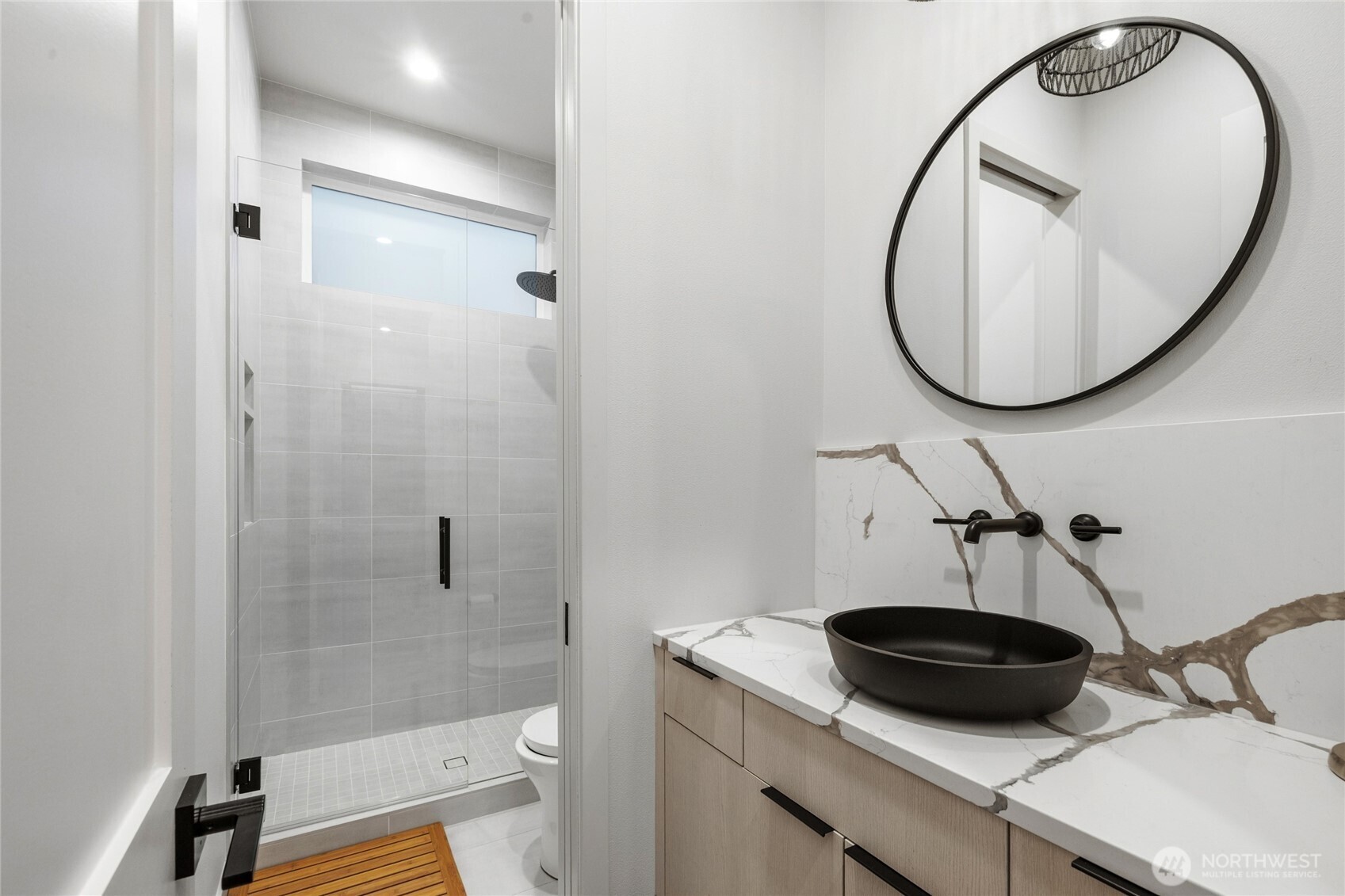 246 5th Avenue W