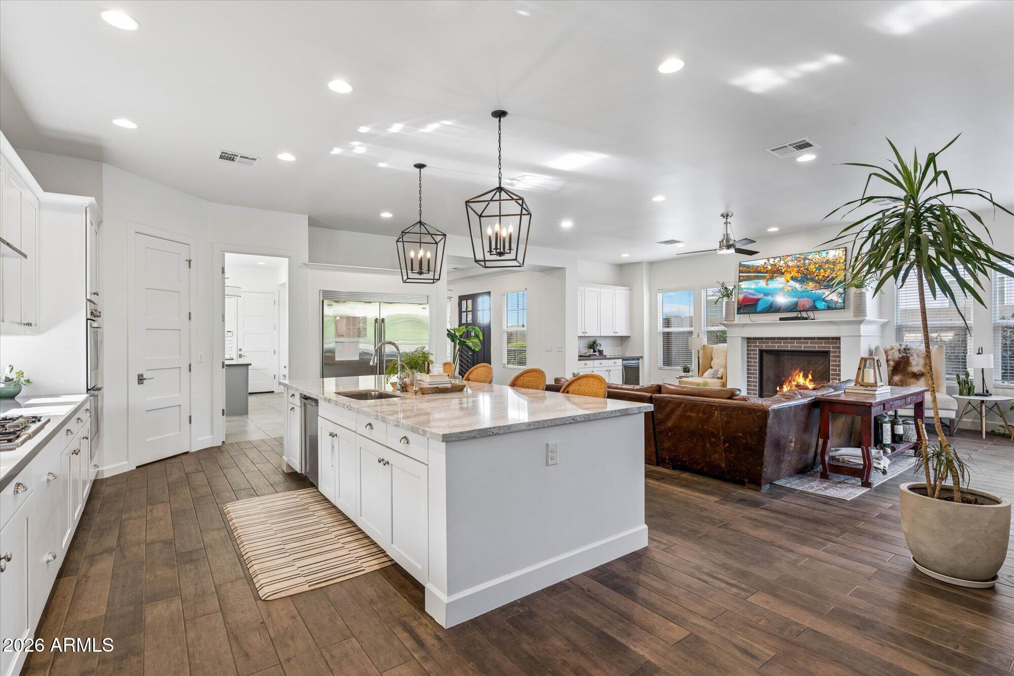 3829 E CRITTENDEN Lane