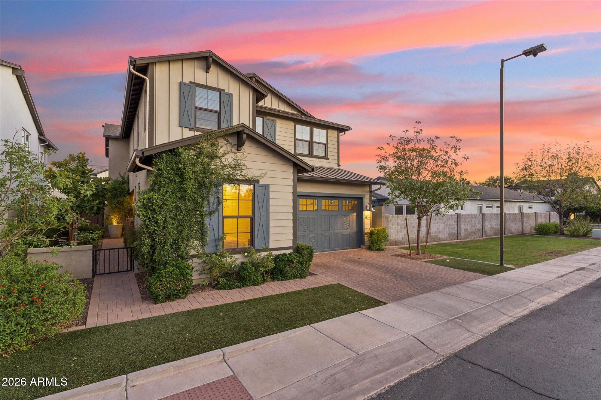 3829 E CRITTENDEN Lane