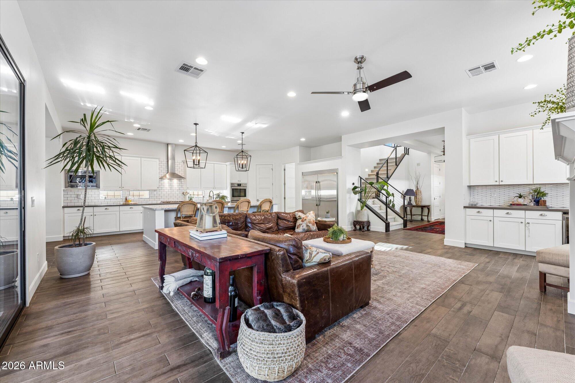 3829 E CRITTENDEN Lane
