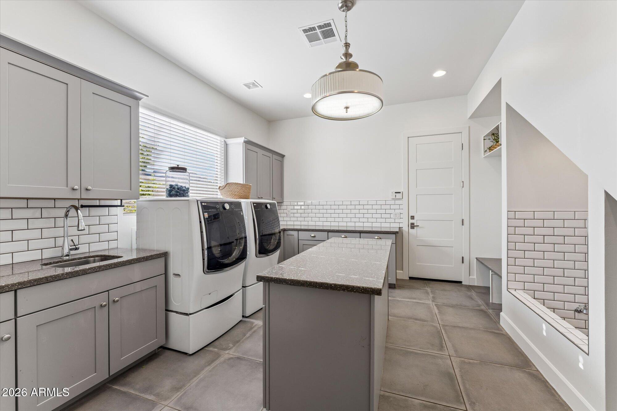 3829 E CRITTENDEN Lane