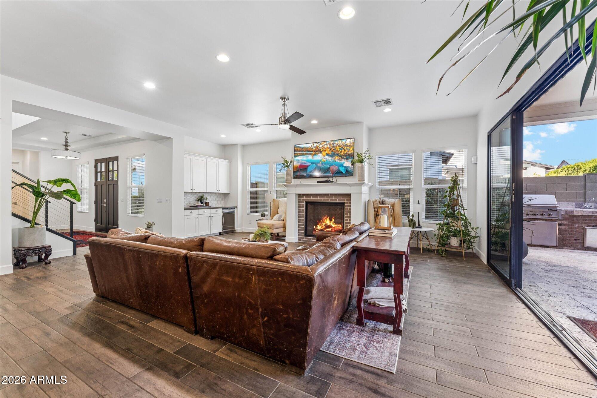 3829 E CRITTENDEN Lane
