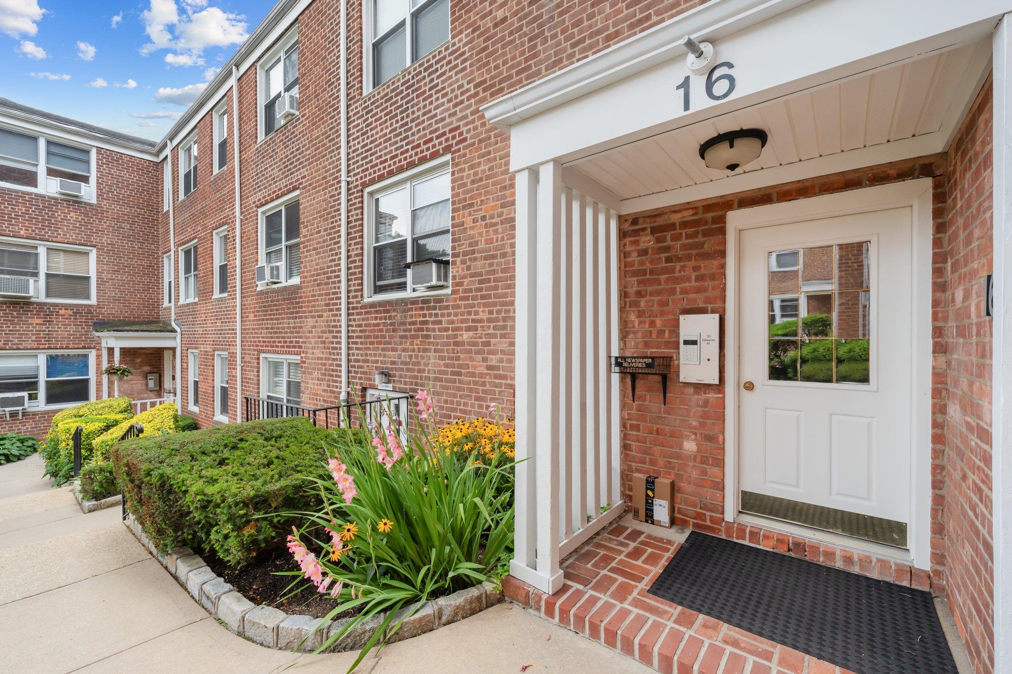 16 Edwards St Unit: 2G