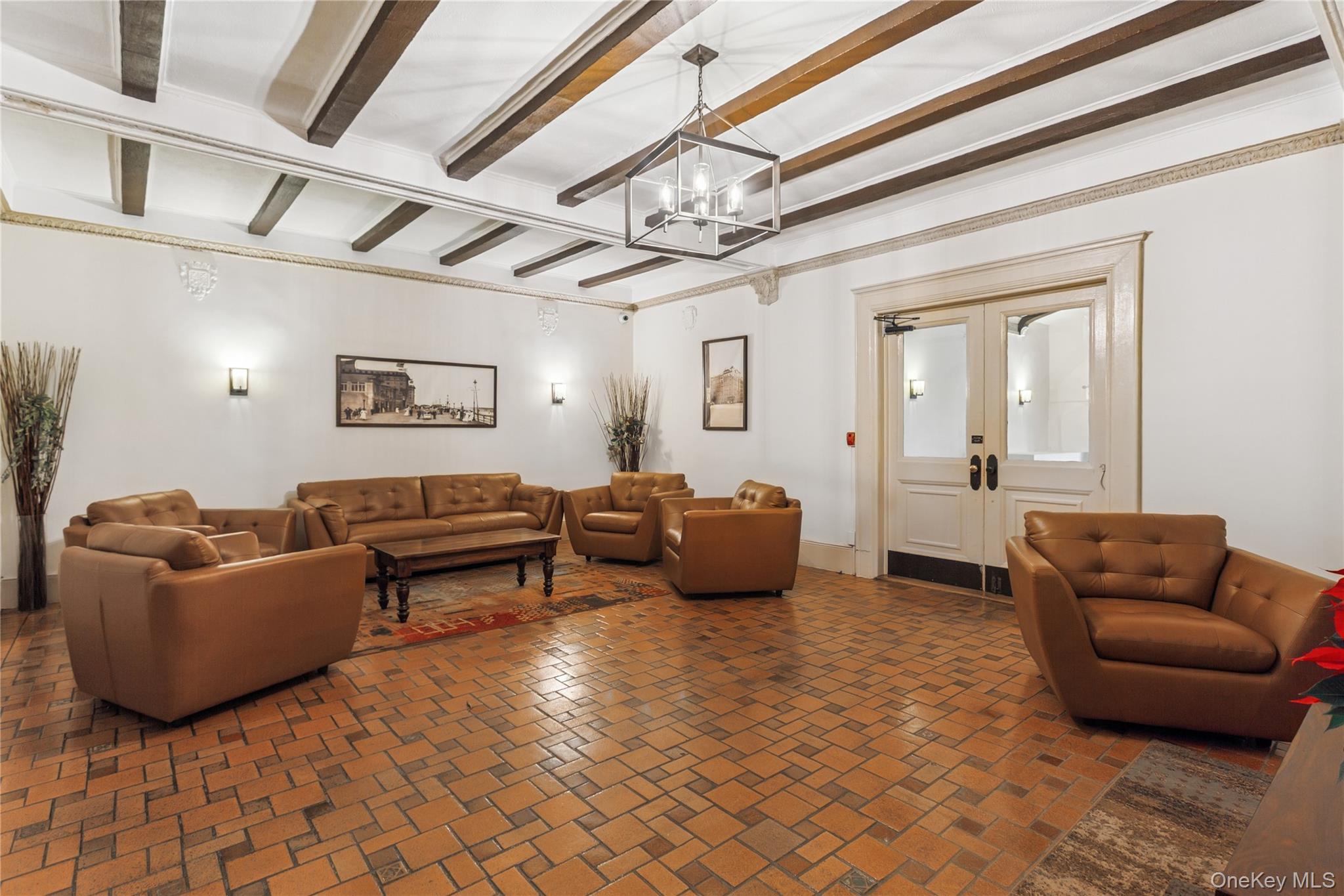 310 Riverside Boulevard Unit: 1H