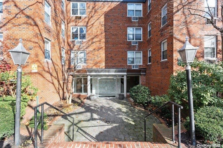 195 S Middle Neck Road Unit: 2F
