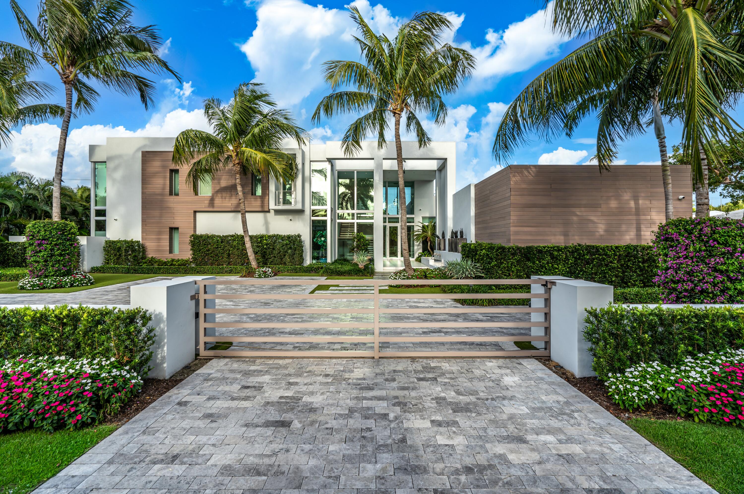 1241 Cocoanut Road