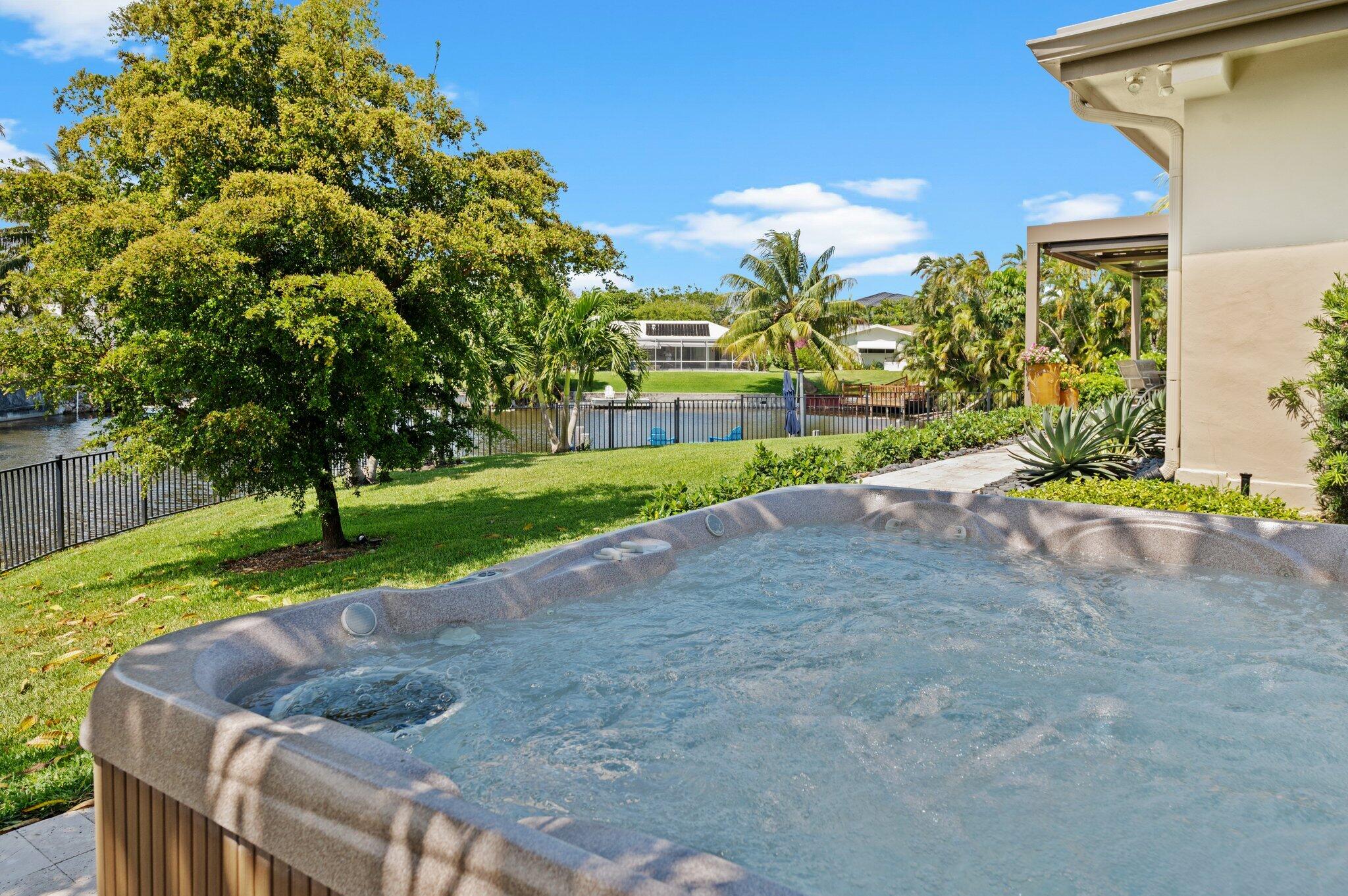 825 Canal Drive
