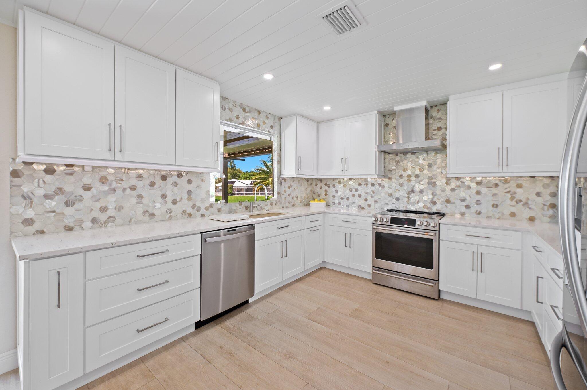 825 Canal Drive