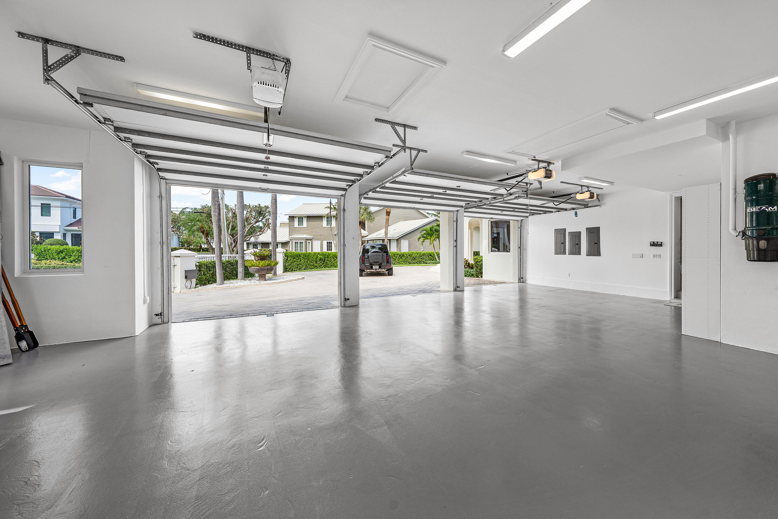978 Dogwood Drive