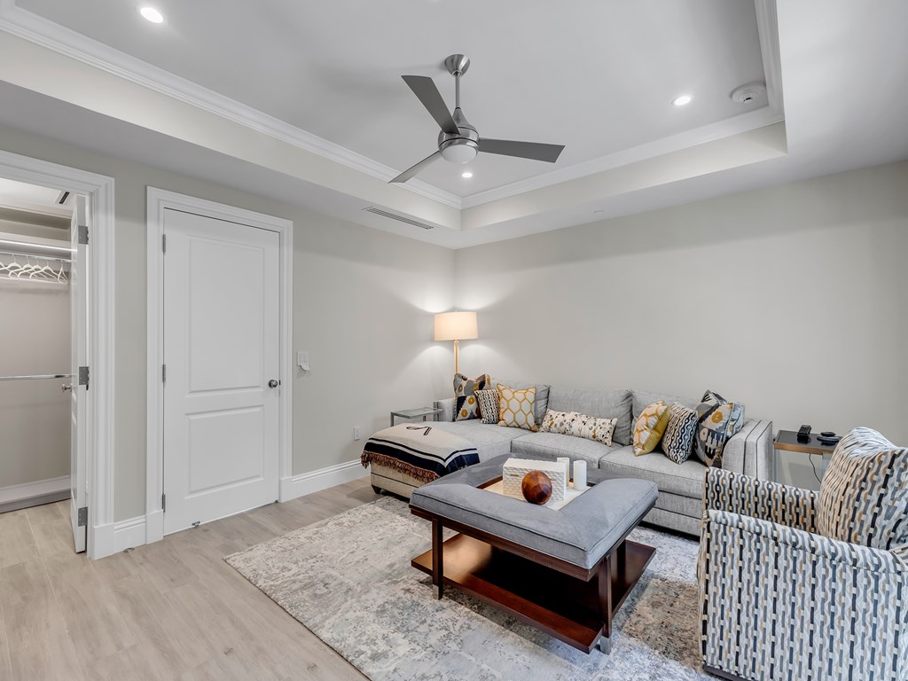 1 Residence Lane 207