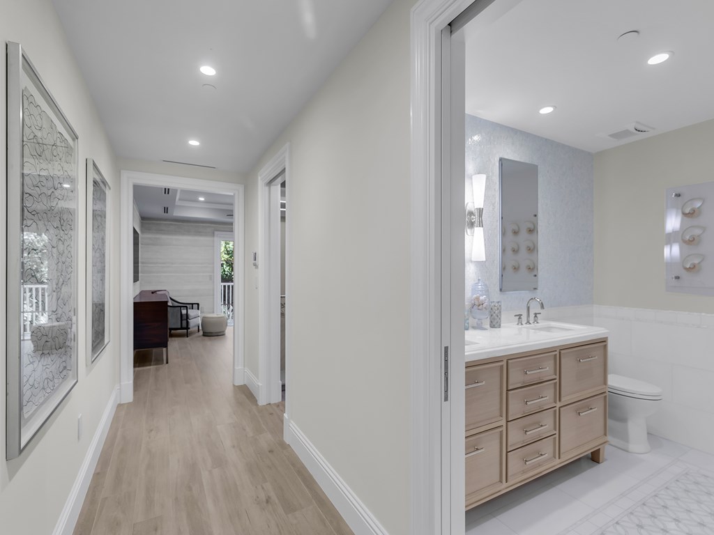 1 Residence Lane 207
