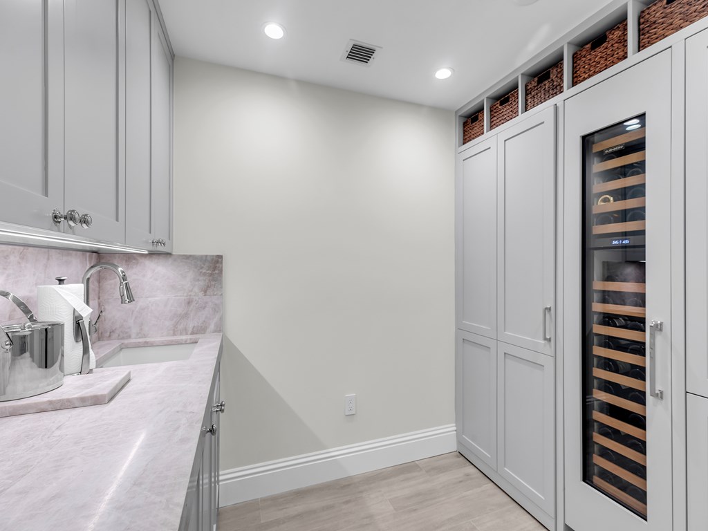 1 Residence Lane 207