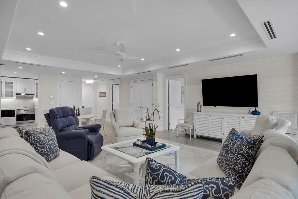 1 Residence Lane 209B